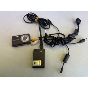 Nikon Coolpix S550 10MP Black Digital Camera Untested w/ Charger Cables